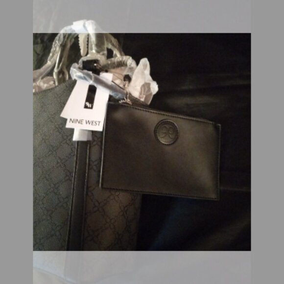 NINE WEST  DIANTHA CARRYALL HANDBAG/TOTE  W/ Wristlet - Picture 9 of 9